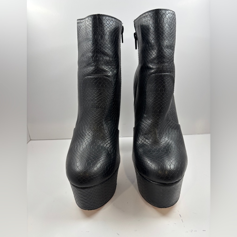 Women's Black Textured Platform Ankle Boots - Picture 4 of 8